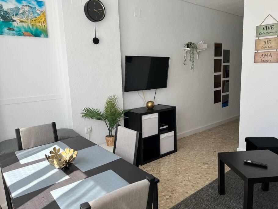 Apartments In Center ตอร์เรโมลิโนส ภายนอก รูปภาพ